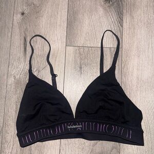 Lululemon Size 6 Black Reflective Logo Triangle Bralette Sports Bra